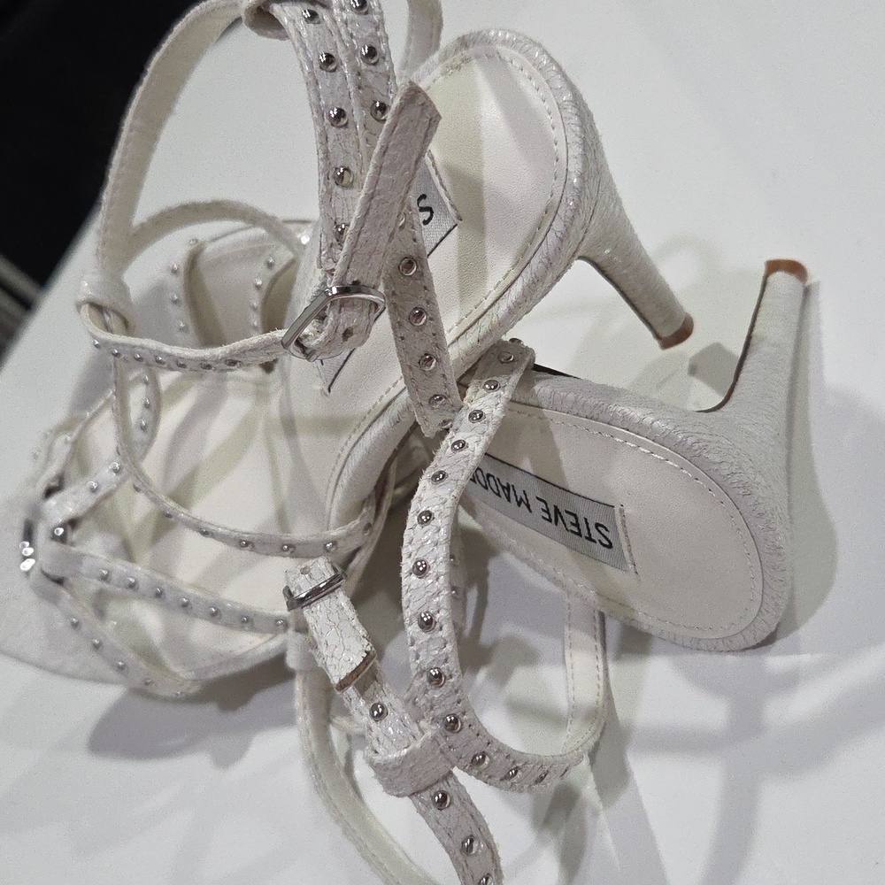 Steve Madden NWT 'Amour' White Crinkled Leather Silver Studded Sandal Pump New 7 - Picture 10 of 13